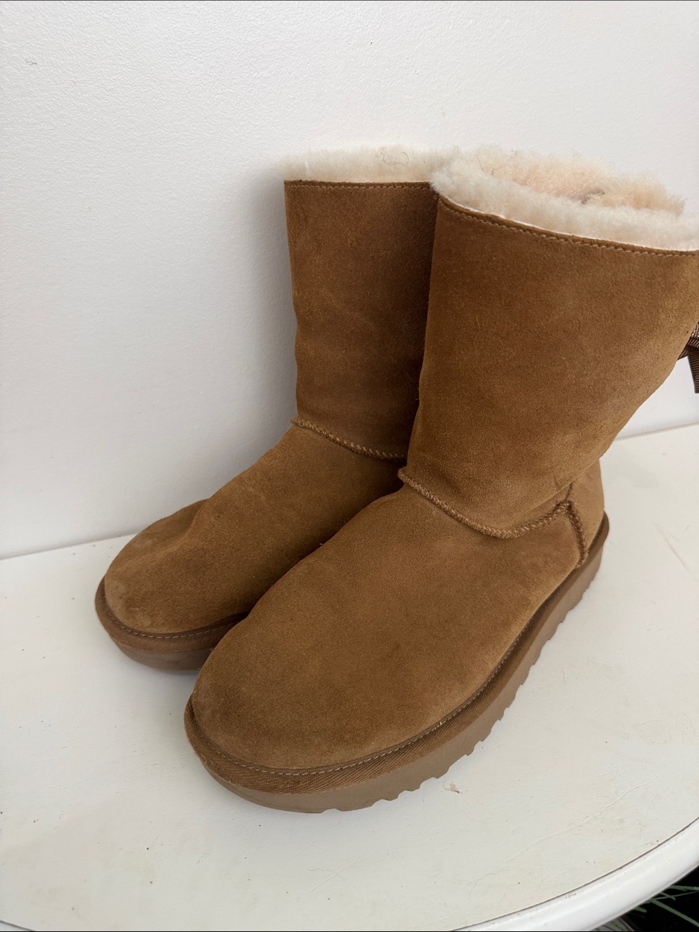UGG Women's Chestnut Suede Shearling Winter Boots, Size: 7